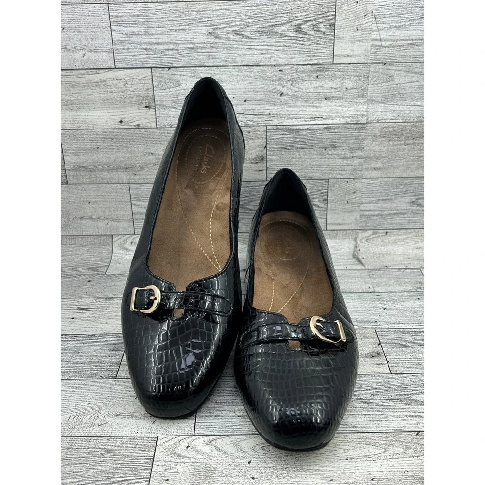Clarks Artisan‎ Women Black Croc Embossed Patent Leather Buckle Pumps Size 9.5